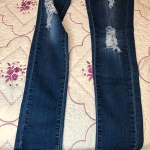 Distress skinny jeans